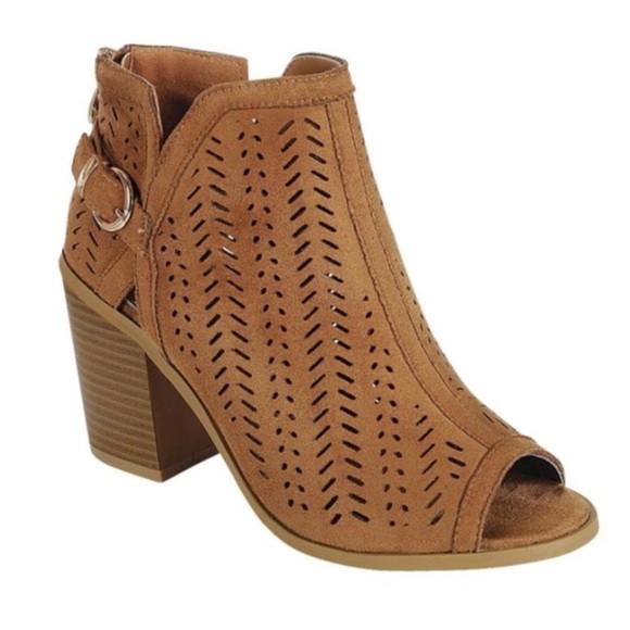 Forever Shoes - 🎁 🎉2X HP🎉 NWT Perforated Suede Booties